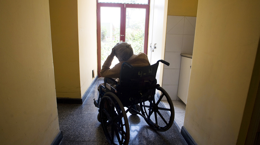 71χρονος έβαζε στη  τσέπη του το επίδομα της νεκρής παραπληγικής συζύγου του 