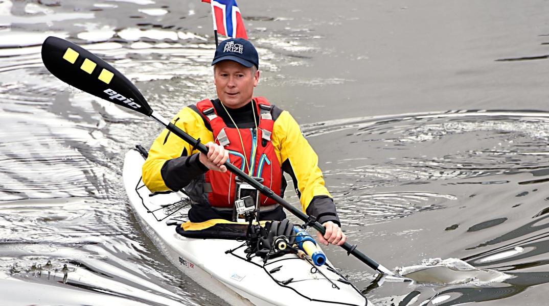 Ο 60χρονος που ταξίδεψε από το Όσλο στην Αθήνα με καγιάκ έχει να στείλει ένα μήνυμα