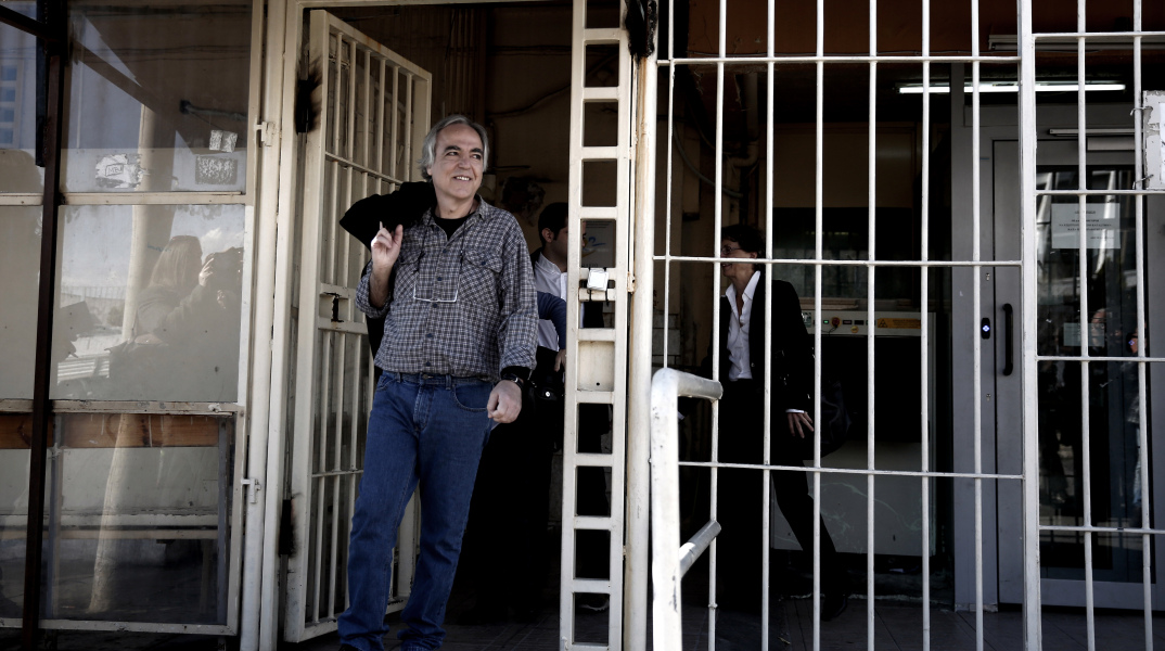 10 πράγματα που μάθαμε χάρη στην άδεια του Κουφοντίνα