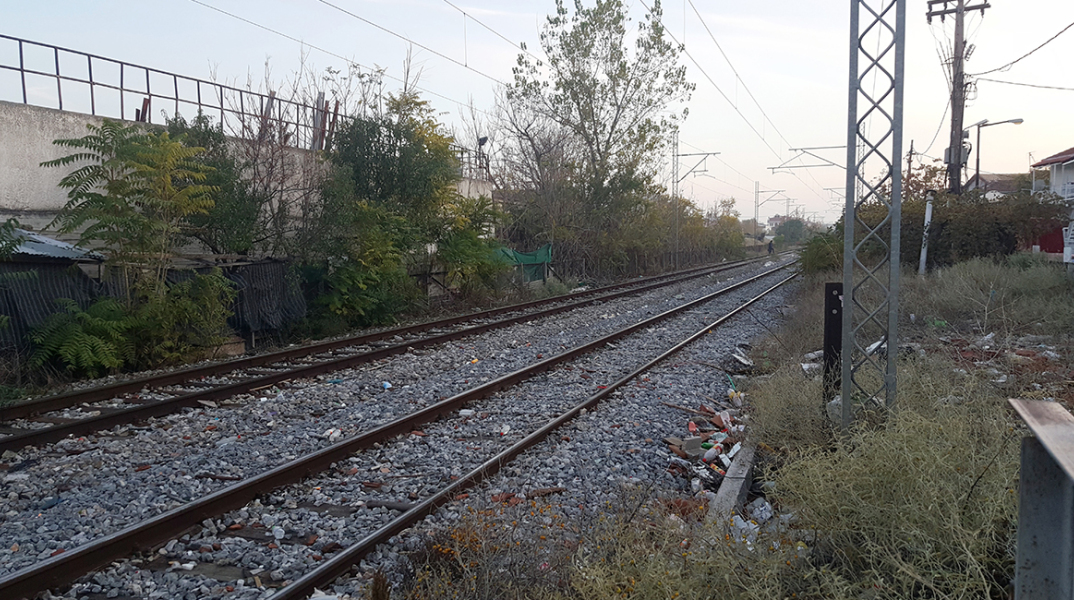 ΛΑΡΙΣΑ - ΝΕΚΡΟΣ 12ΧΡΟΝΟΣ ΠΟΥ ΠΑΡΑΣΥΡΘΗΚΕ ΑΠΟ ΤΡΕΝΟ