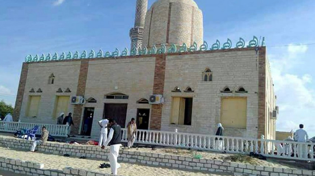Έκρηξη μέσα σε τζαμί στη Χερσόνησο του Σινά – Δεκάδες νεκροί (εικόνες)