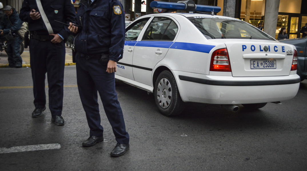 Σορός άνδρα αγνώστων στοιχείων βρέθηκε στο λιμάνι του Πειραιά 