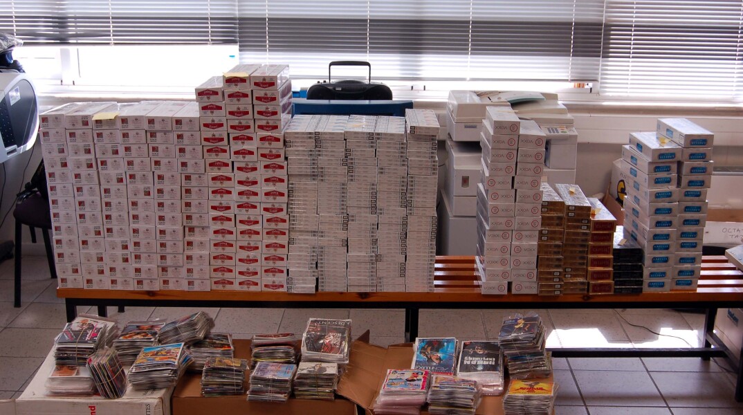 Συνελήφθη ηλικιωμένη με 2.700 λαθραία πακέτα τσιγάρων 