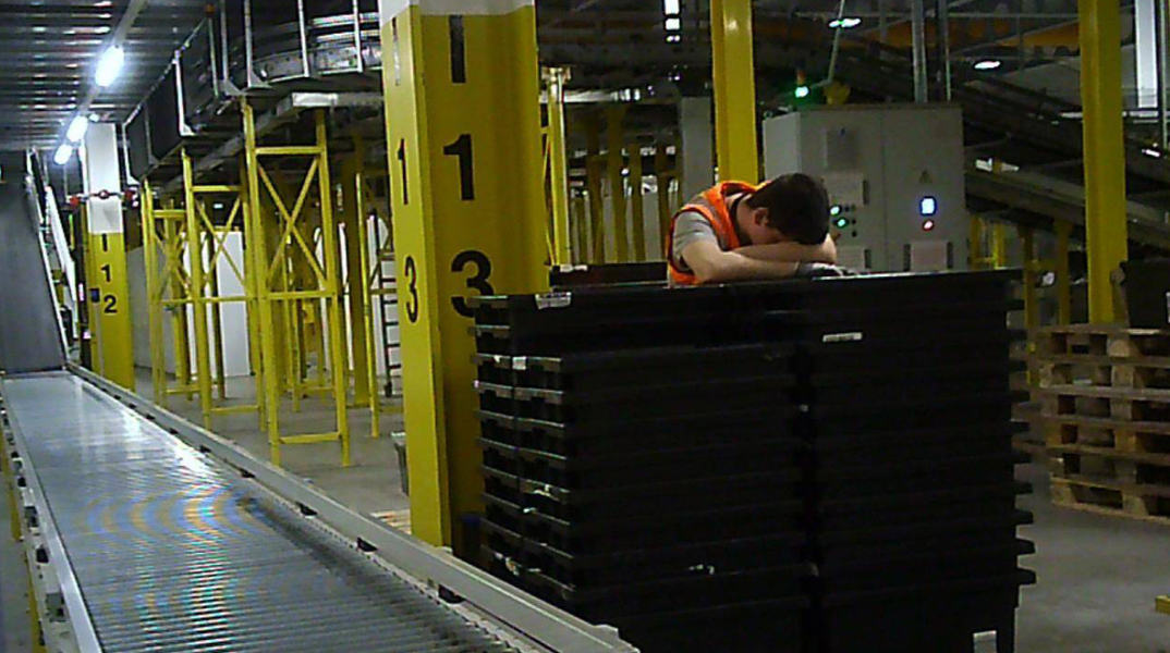 Στην Amazon οι εργαζόμενοι… κοιμούνται όρθιοι 