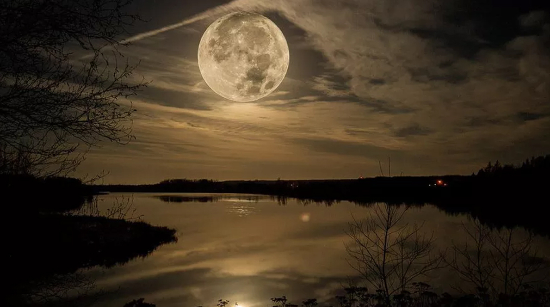 υπερπανσέληνος