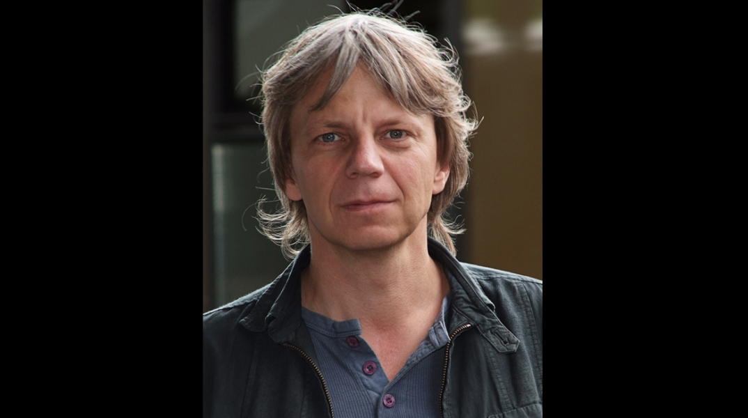 Ο διεθνώς βραβευμένος σκηνοθέτης Andreas Dresen έρχεται τώρα για πρώτη φορά στην Αθήνα. Μια συνεργασία του Goethe-Institut Athen με το Film Factory της Ελληνικής Ακαδημίας Κινηματογράφου (8 ταινίες και το master class, 4-9 Δεκεμβρίου 2017)