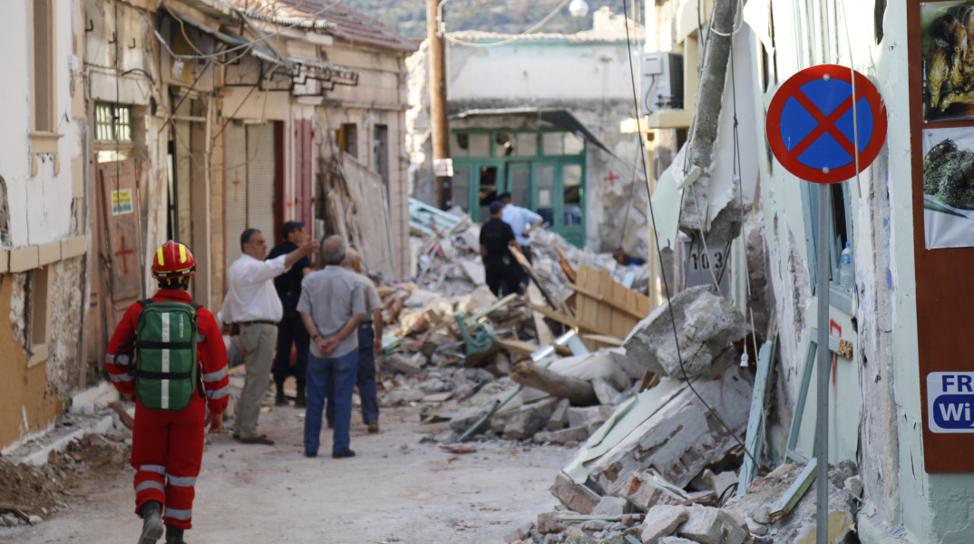 Ελληνική γραφειοκρατία: ΕΝΦΙΑ για τα σπίτια που έπεσαν στο σεισμό θα πληρώσουν στη Λέσβο 