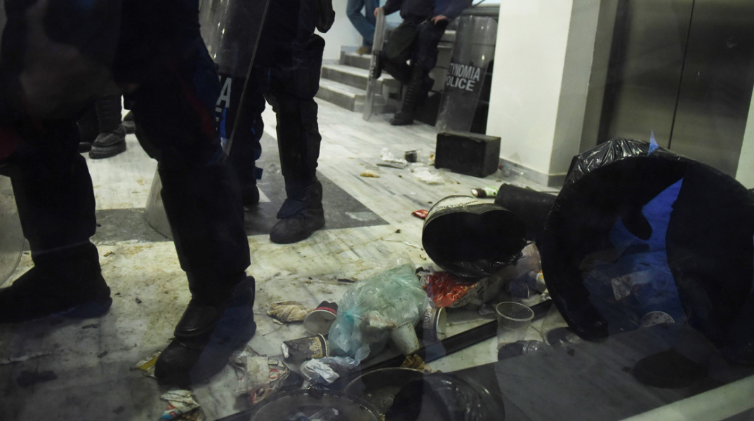 πλειστηριασμοί, συμβολαιογράφοι