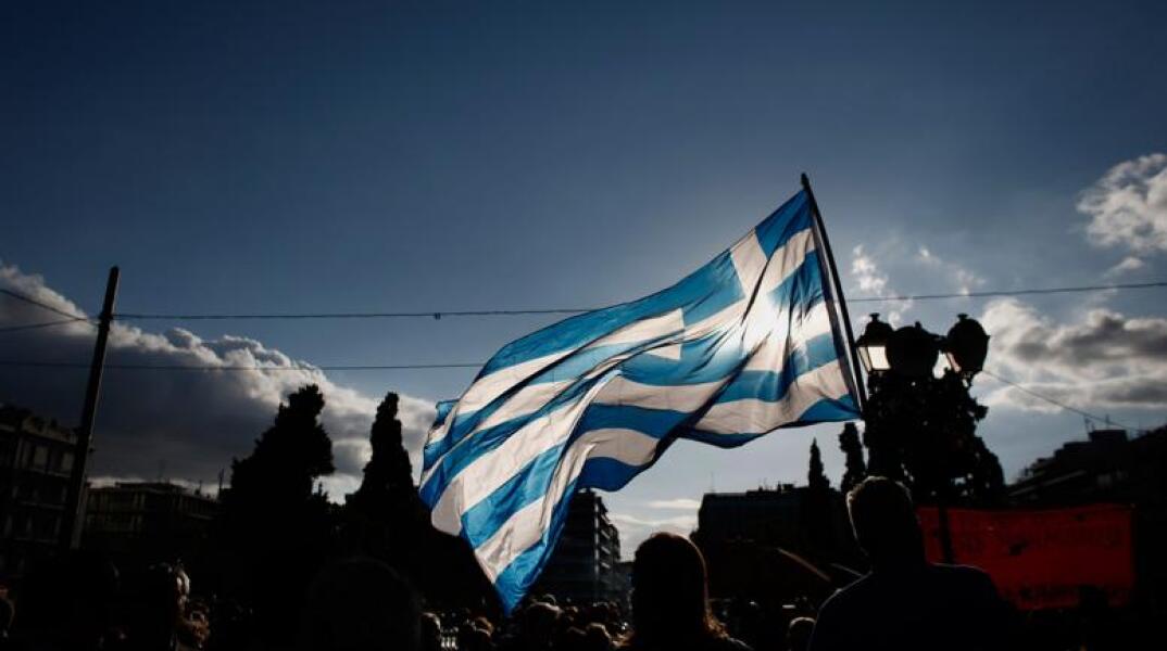 bloomberg-oi-ellines-tha-epileksoun-ean-theloun-to-grexit.w_l.jpg