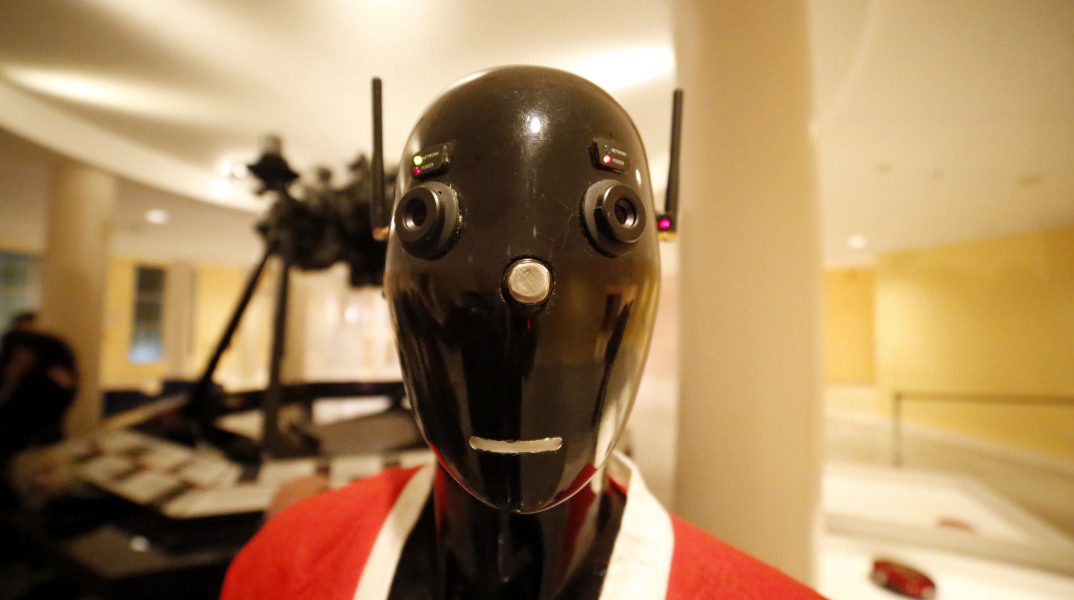 Ένα ρομπότ σε ρόλο dj σε club της Πράγας 