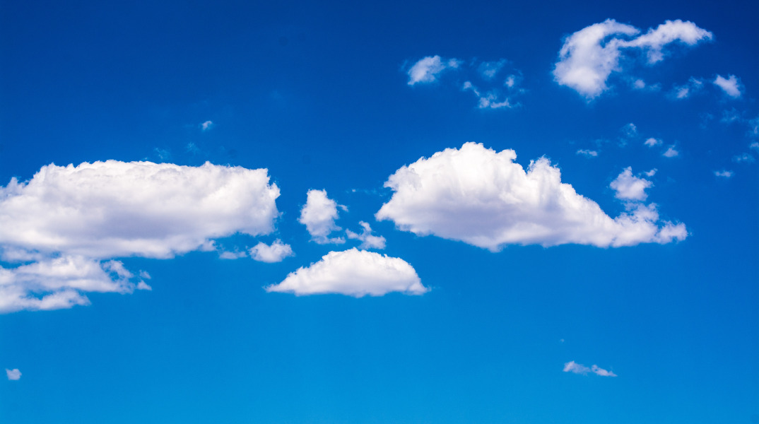 Εξασθενεί λίγο το μελτέμι αύριο, Δευτέρα - Τοπικές νεφώσεις και βροχές 