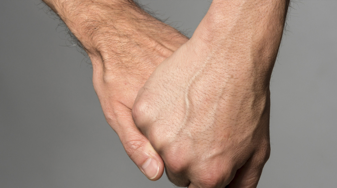 gay-hold-hand.jpg
