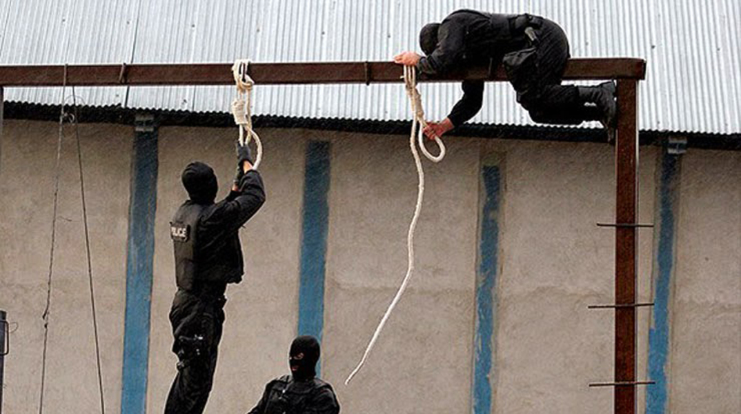 january_17_2015_-_two_hanged_publicly_in_shiraz_iran_01.jpg