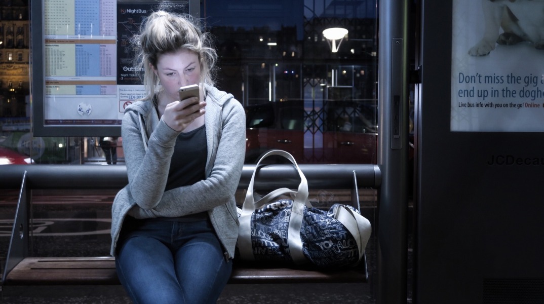 Πώς συνδέεται η χρήση κινητών με την οστεοαρθρίτιδα 