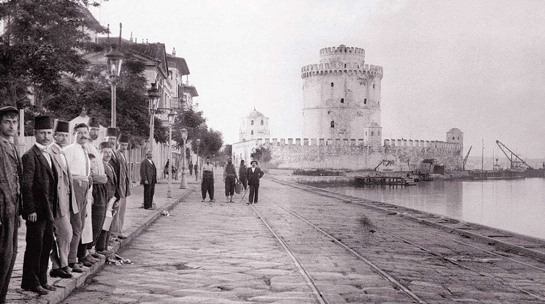 Παραλία Λευκού Πύργου, περ. 1903 (Αρχείο Μουσείου Μακεδονικού Αγώνα))