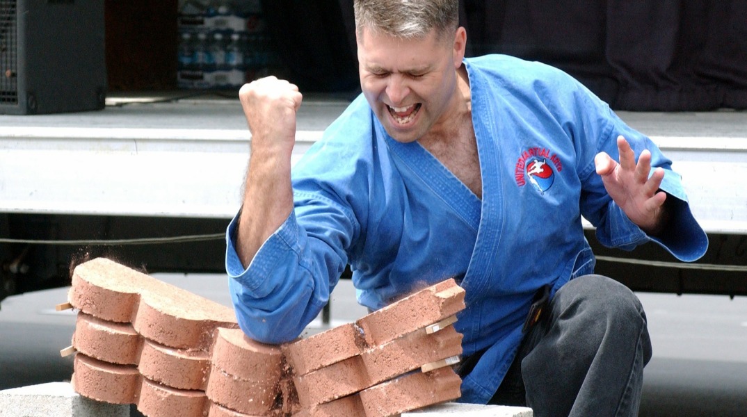 Τι μπορεί να σημαίνει ο πόνος στον αγκώνα;