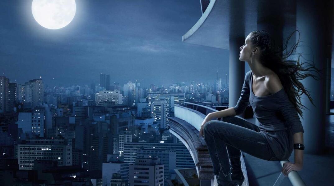 girl_moon_night_balcony_city_loneliness_3621_1920x1080_1.jpg