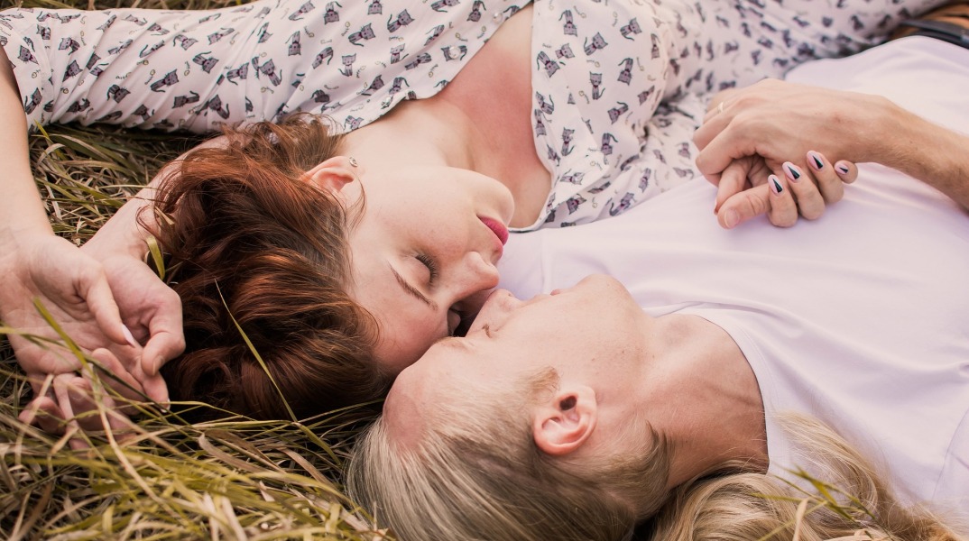 Προσοχή στο αλκοόλ και στον… έρωτα: κίνδυνος για πάρεση του κερκιδικού νεύρου!