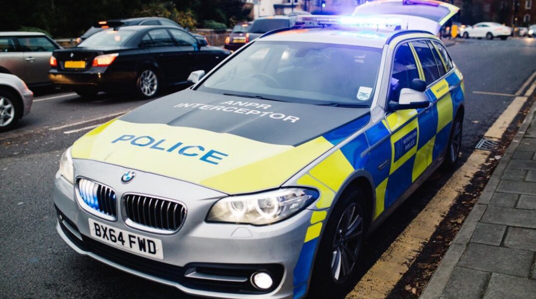 Στην Αγγλία, μπήκε με το ΙΧ του σε κλαμπ που τον είχαν διώξει