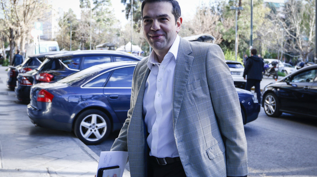 «Μετρ της διαπλοκής» ο Τσίπρας, πόσες φορές πήγε ο Σαββίδης στο Μαξίμου; 