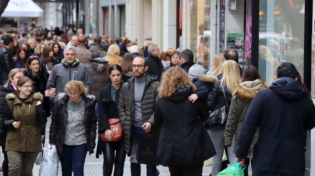 Υποχώρηση του αντιευρωπαϊσμού αλλά και άγνοια για την ΕΕ