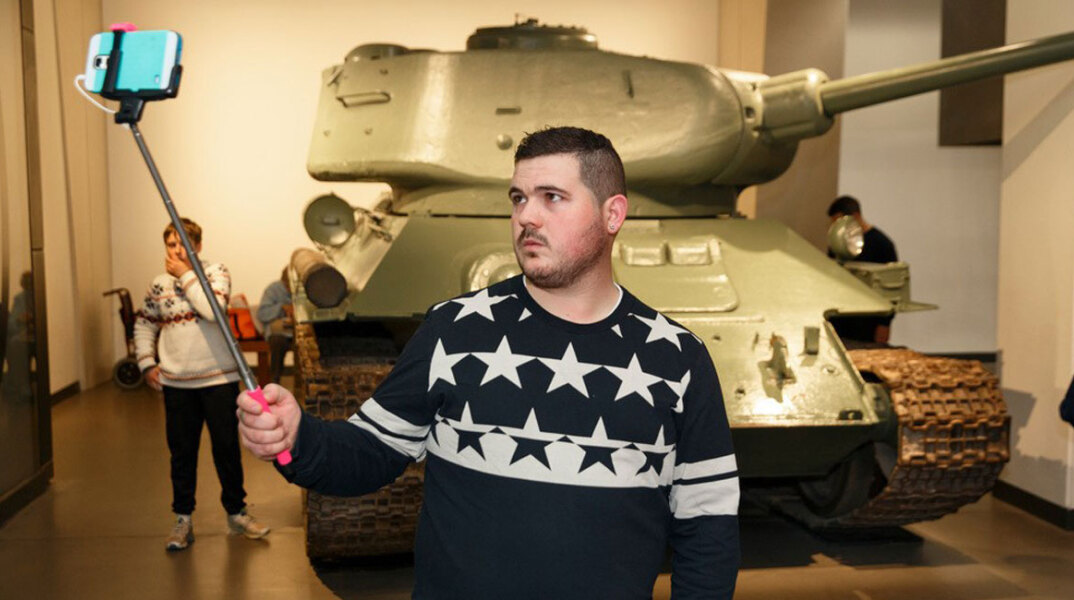 Martin Parr, “Imperial War Museum, London 2015” 