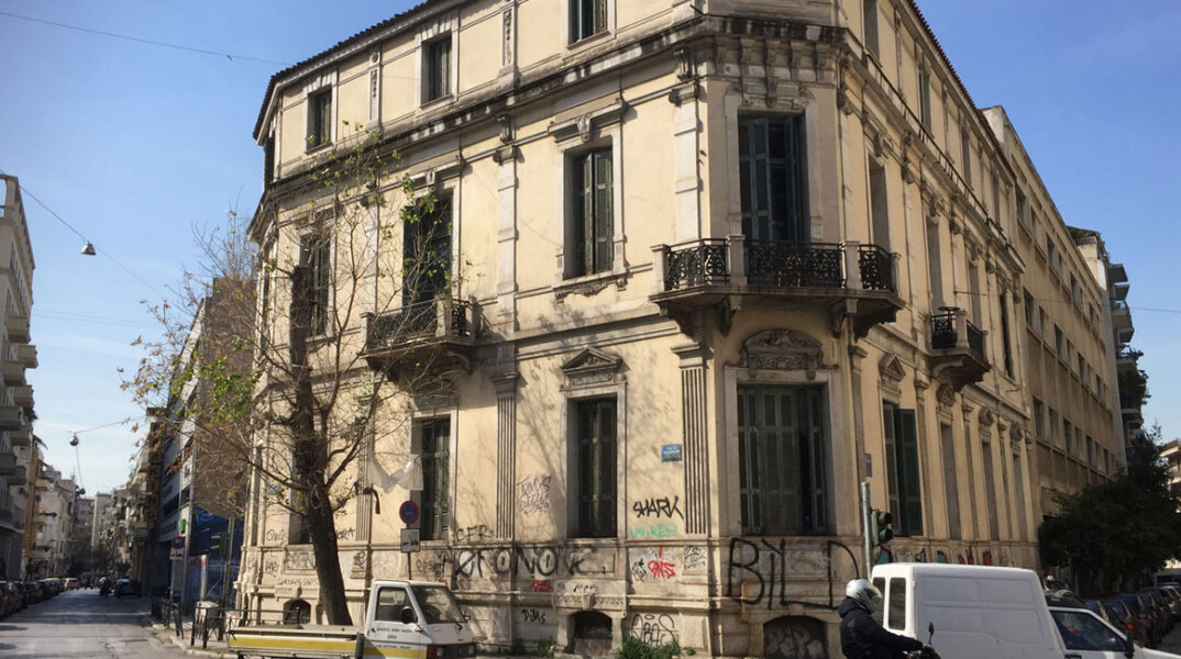 Αχαρνών και Σούρμελη - Πρώην σχολείο