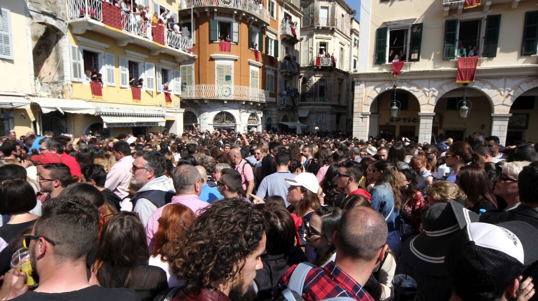Χιλιάδες επισκέπτες στην Κέρκυρα για τις γιορτές του Πάσχα 