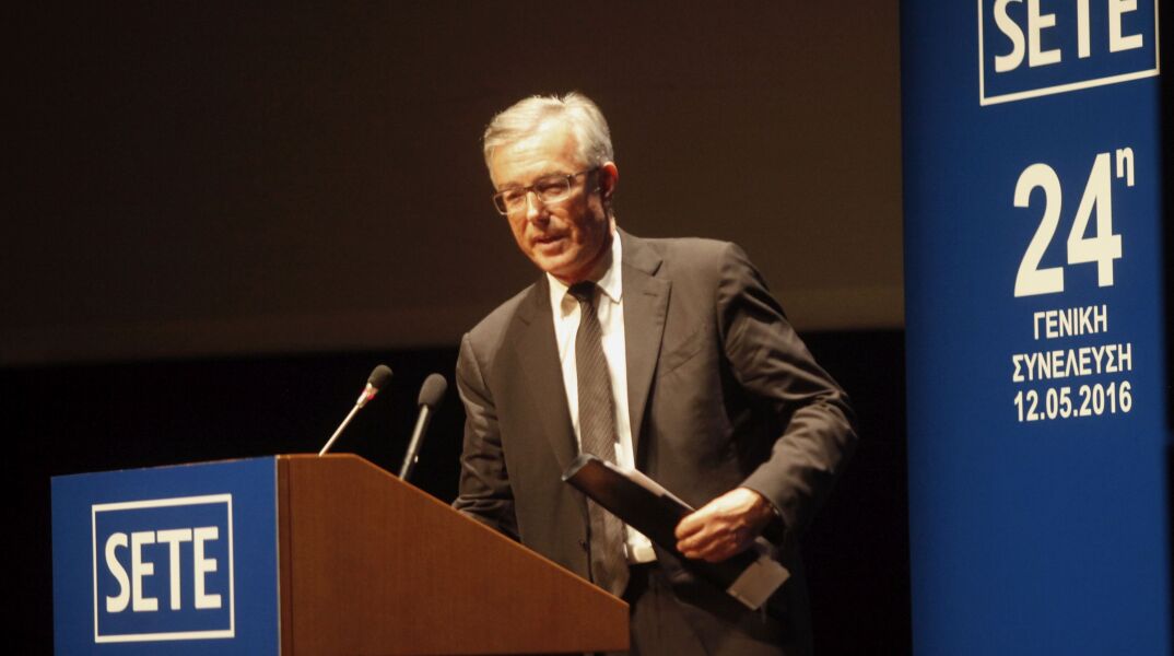 Πρωτοβουλία Ανδρεάδη για τη συγκέντρωση 1 δις για το στρατό 