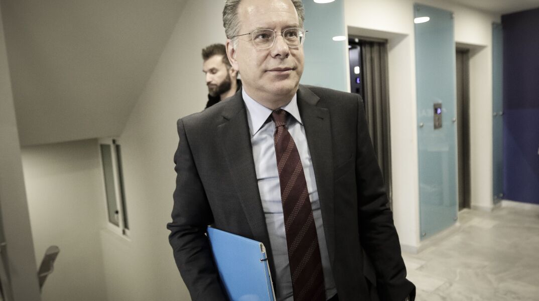 Διγλωσσία στο συριακό καταλογίζει στην κυβέρνηση η ΝΔ