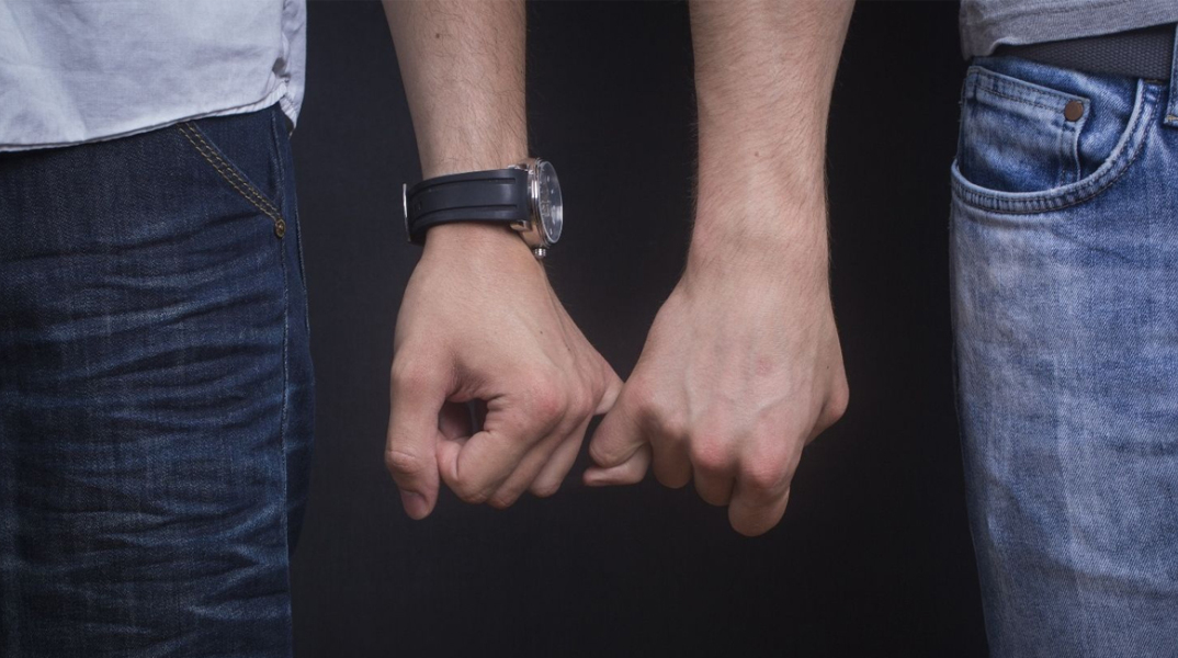 hold-hand-gay.jpg