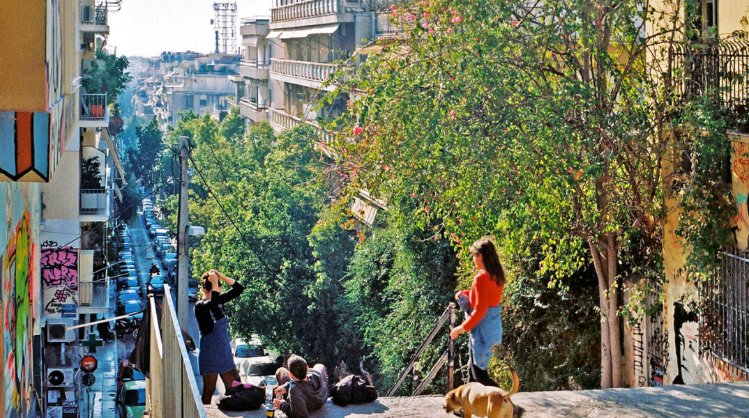 Independent για Εξάρχεια: Η γειτονιά των επεισοδίων γίνεται πολιτιστικό αξιοθέατο