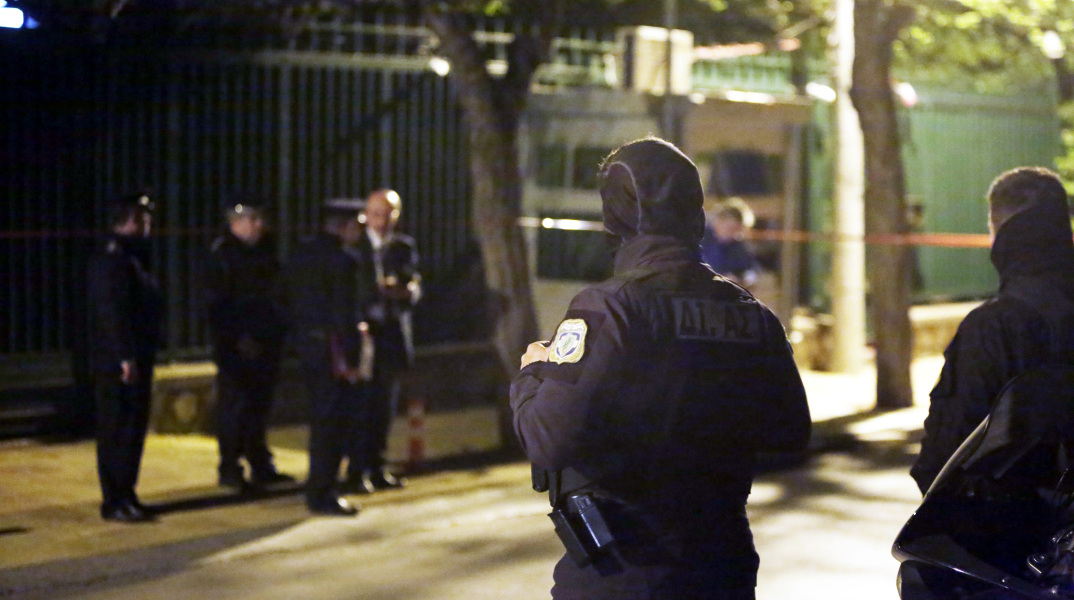 Αθωώθηκαν τα μέλη του Ρουβίκωνα για την εισβολή στο δημαρχείο Τήνου 