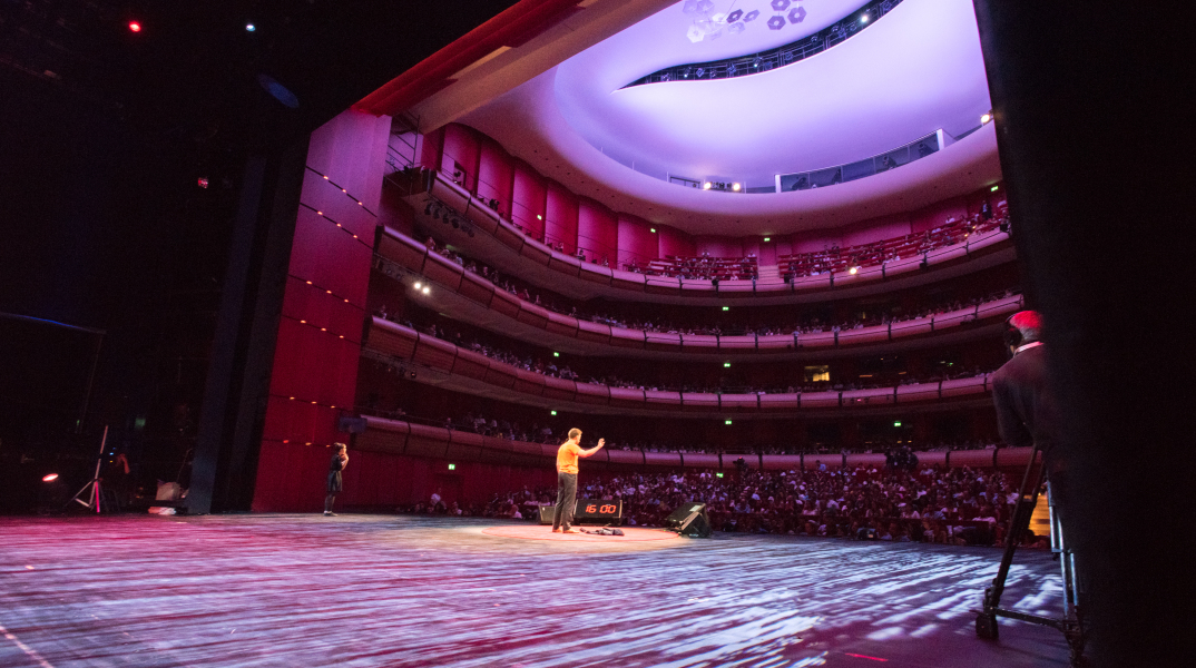Ο ιστορικός Κ. Καρατζάς μιλάει στην A.V. πριν το TEDxAthens