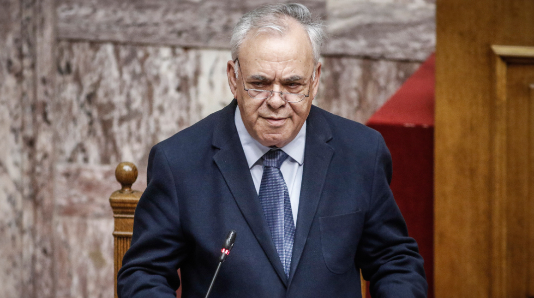 dragasakis234.jpg