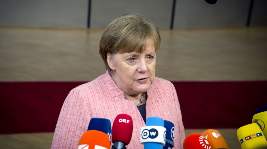 Μέρκελ: Όχι σε ελάφρυνση του ιταλικού χρέους 