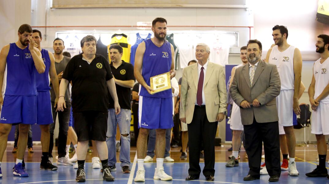 «Αντώνης Φώτσης» στο εξής το κλειστό μπάσκετ των Ιλισίων 