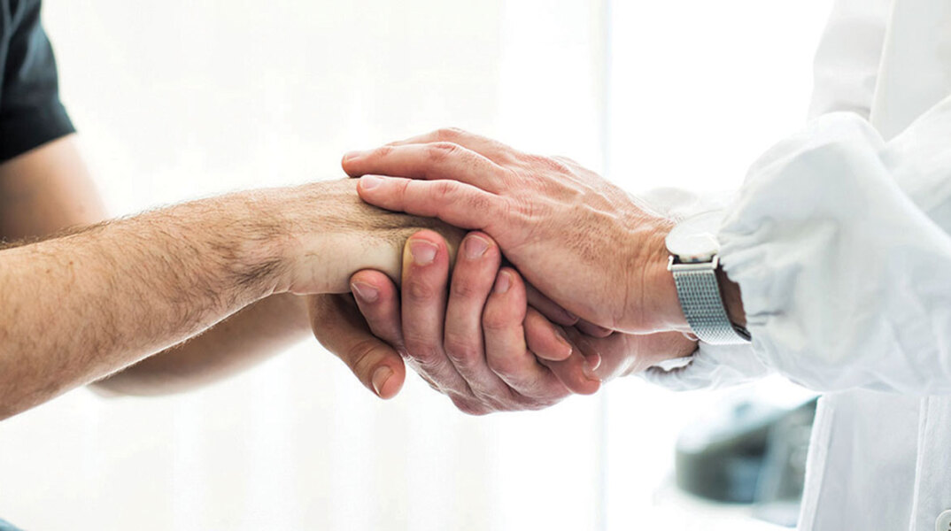 doctor-hold-hand-2.jpg