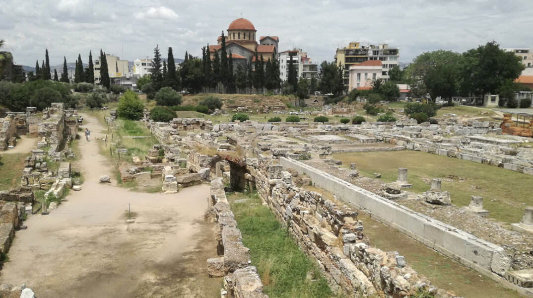 Άποψη της Ιεράς Οδού από την οδό Μελιδώνη