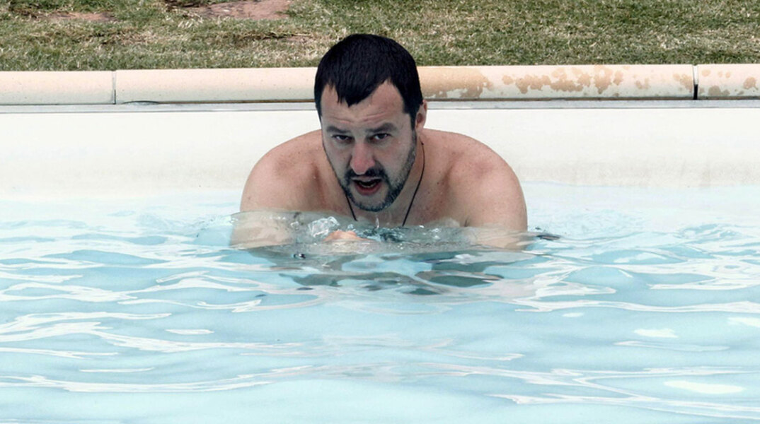 salvini-piscina.jpg
