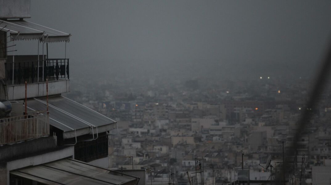 Έκλεισαν δρόμοι στην Αττική λόγω της νεροποντής
