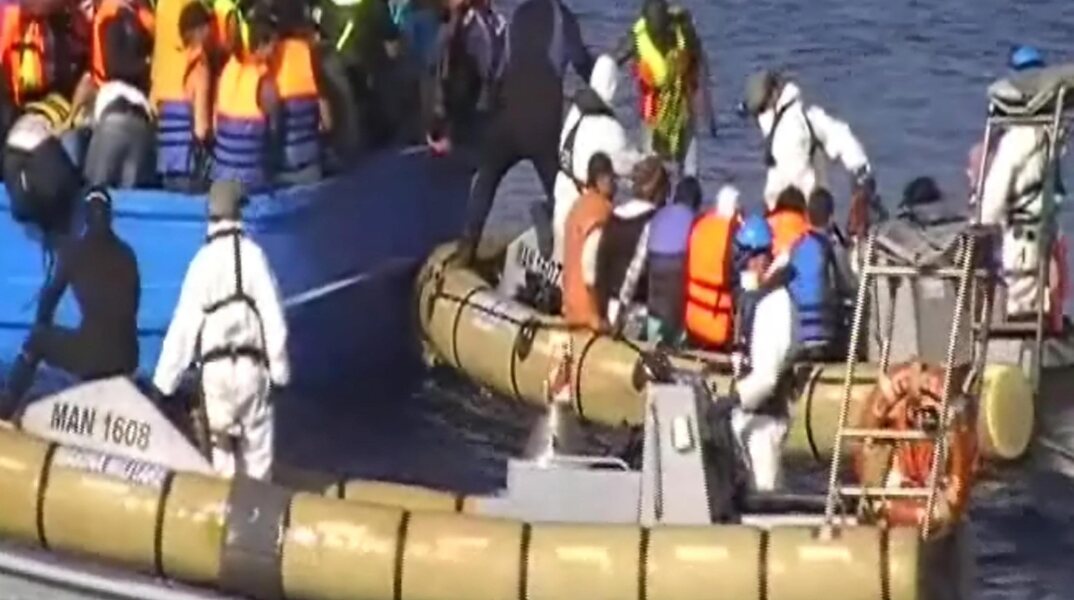 Και η Γερμανία θα πάρει κάποιους από τους πρόσφυγες που παραμένουν στα ανοιχτά της Σικελίας  