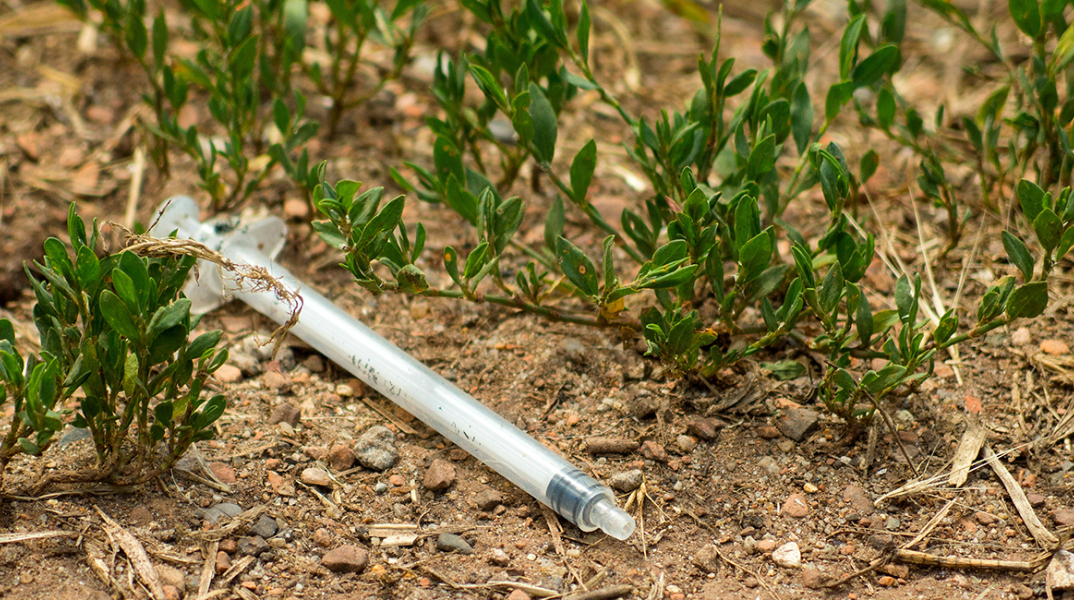 hypodermic-syringe-on-the-ground.jpg
