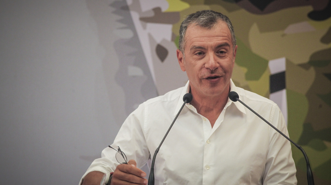 Η μαντινάδα που αφιέρωσε ο Σταύρος Θεοδωράκης στη Μαρία Μπελιμπασάκη 