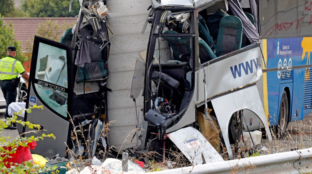 bus-crash342324.jpg
