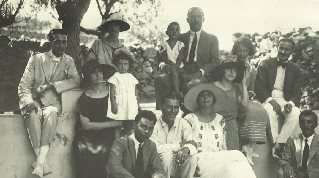 Φωτογραφία από το φωτογραφικό λεύκωμα «Ενθύμιον Σύρου» που εξέδωσε ο Μάνος Ελευθερίου από τις εκδόσεις «Γνώση»