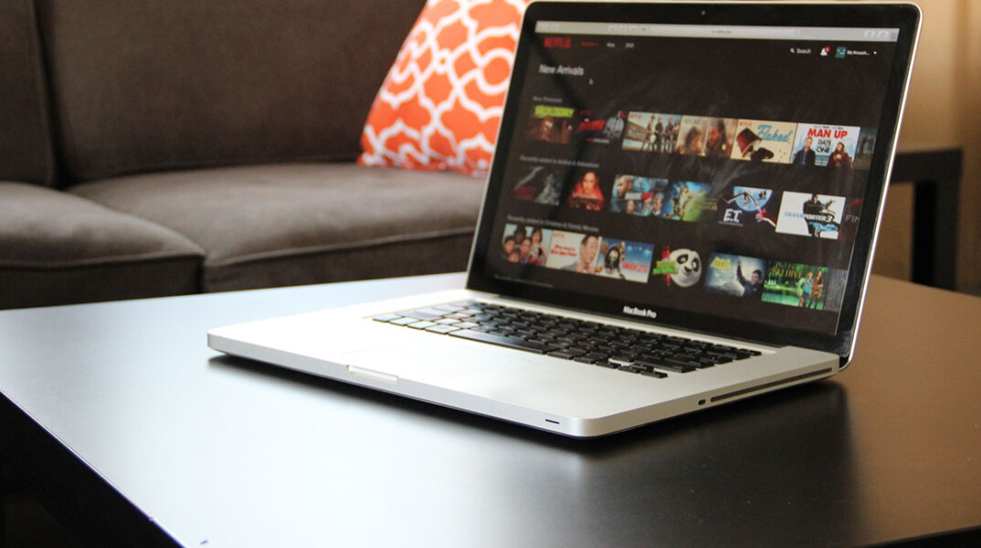 netflix-macbook-laptop.jpg
