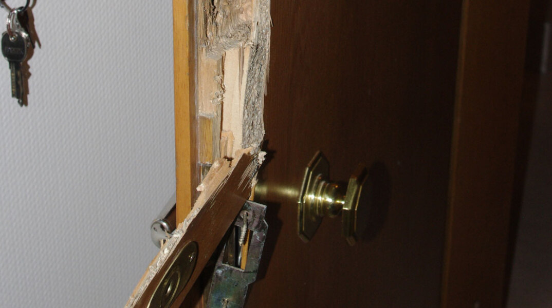 broken-door-burglar2342.jpg