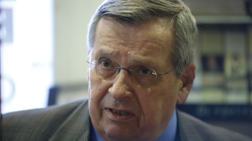 Στ. Μάνος: ο Κοτζιάς ζητά αποζημιώσεις από περιοδικά, αλλά μπροστά στον Καμμένο βάζει την ουρά στα σκέλια 