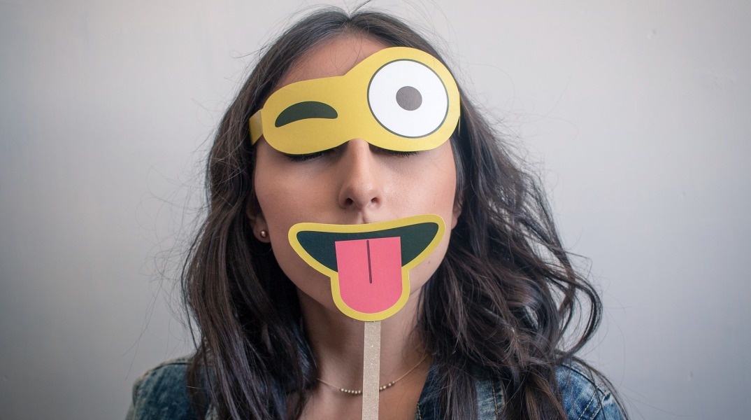 emoji-2428737_1920.jpg
